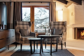 Attika Suite