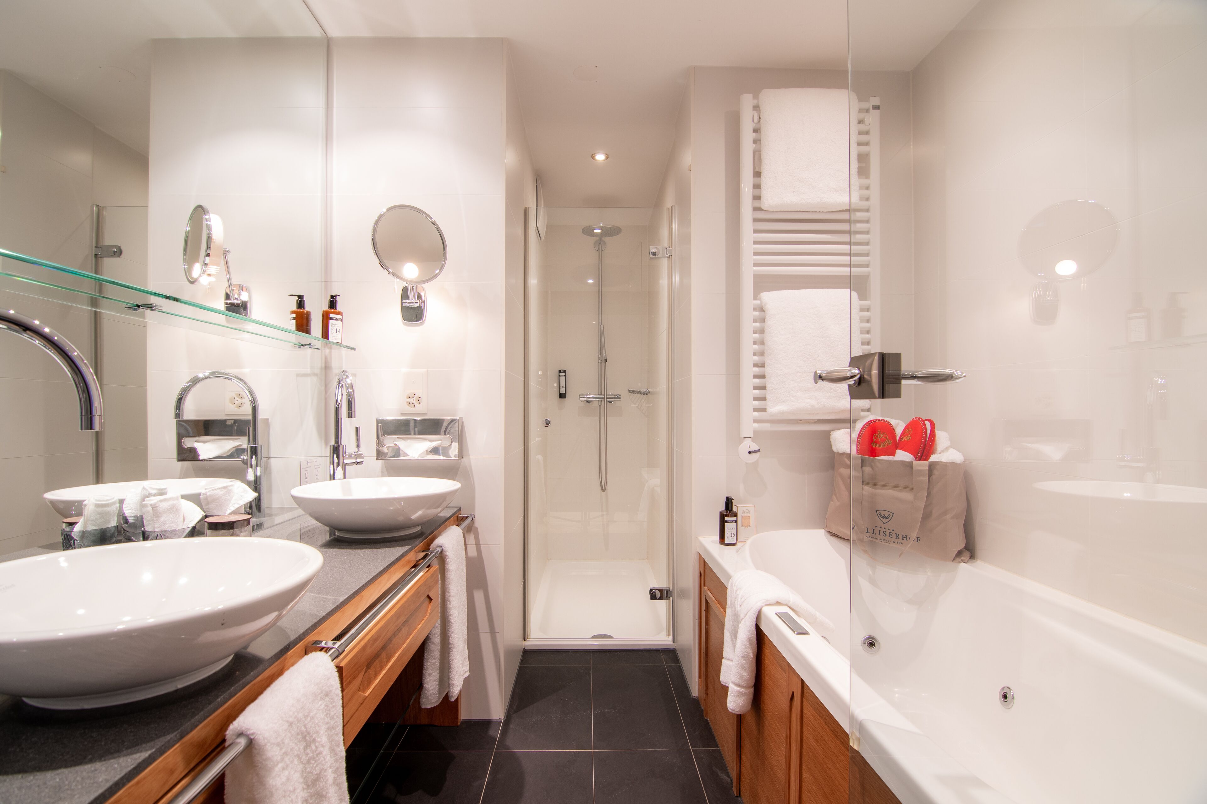 junior suite, 1 king bed, mountain view | bathroom | free toiletries, hair dryer, bathrobes, slippers