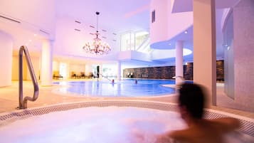 Bồn tắm spa trong nhà