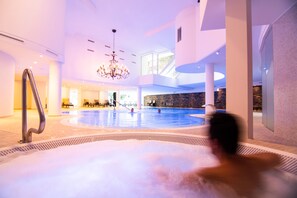 Indoor spa tub