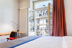 Hypo-allergenic bedding, in-room safe, individually decorated