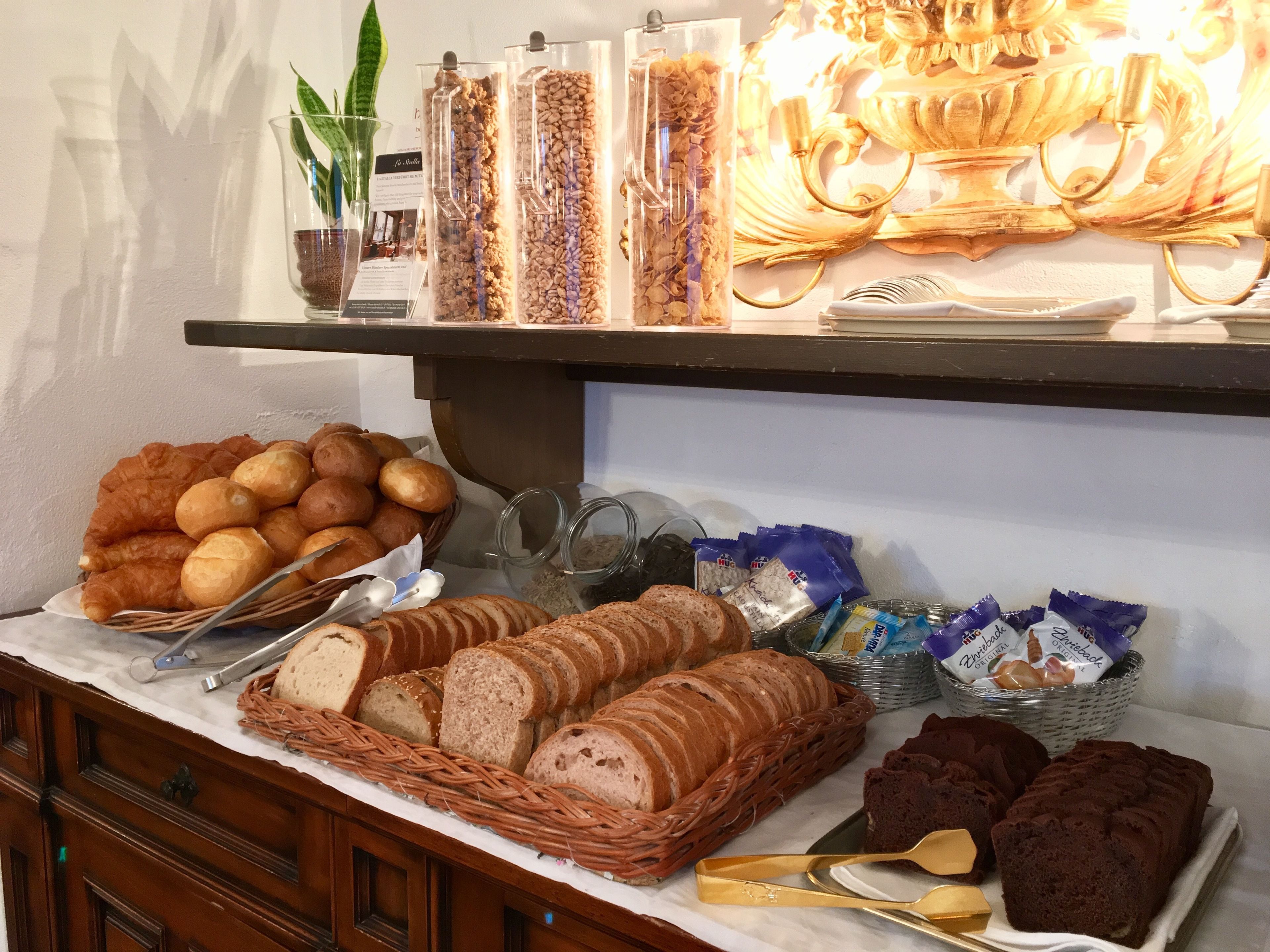 Petit déjeuner buffet (15 CHF par personne)