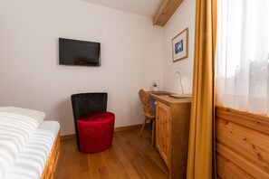 Single Room, 1 Single Bed, Private Bathroom, River View