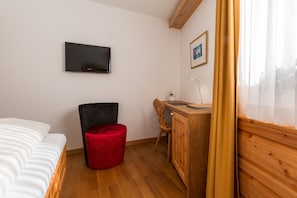 Single Room, 1 Single Bed, Private Bathroom, River View