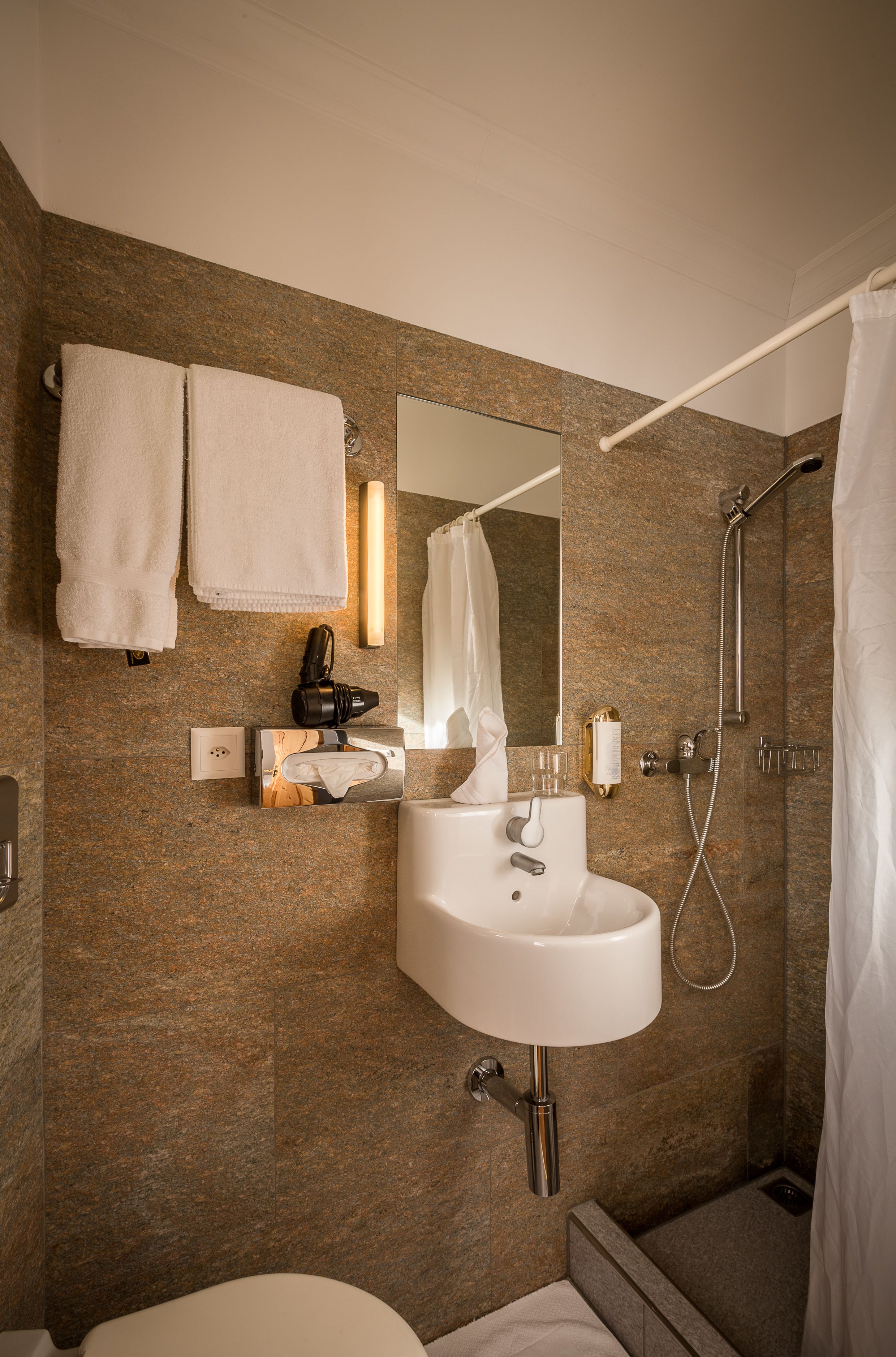 single room, 1 single bed, private bathroom, river view | bathroom | free toiletries, hair dryer, slippers, towels