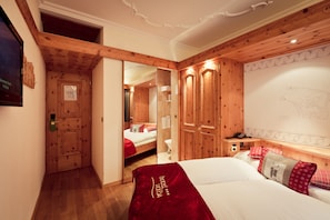 Premium bedding, pillowtop beds, minibar, in-room safe
