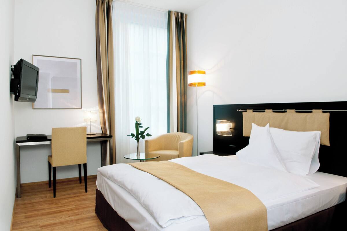 Premium bedding, down duvets, minibar, in-room safe