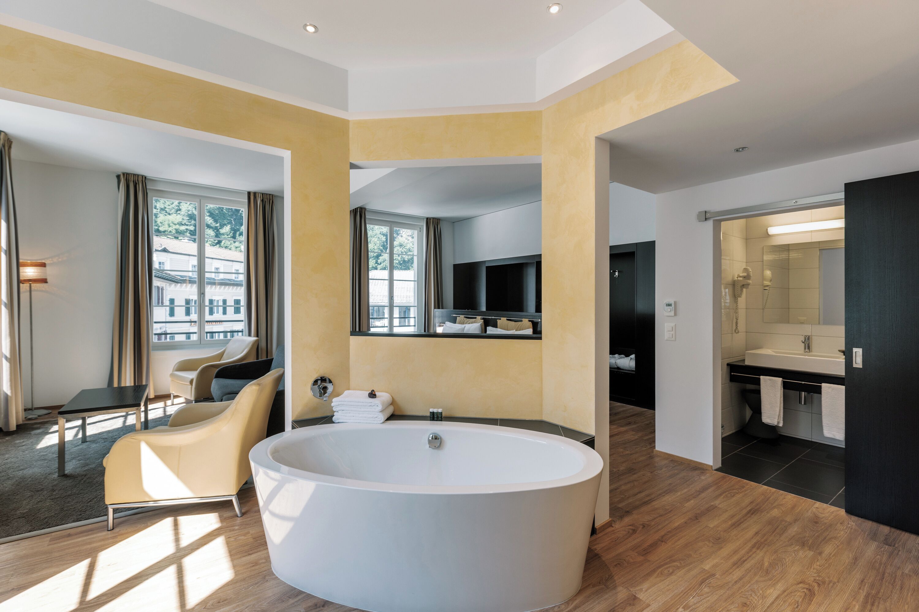 junior suite | bathroom | free toiletries, hair dryer, towels