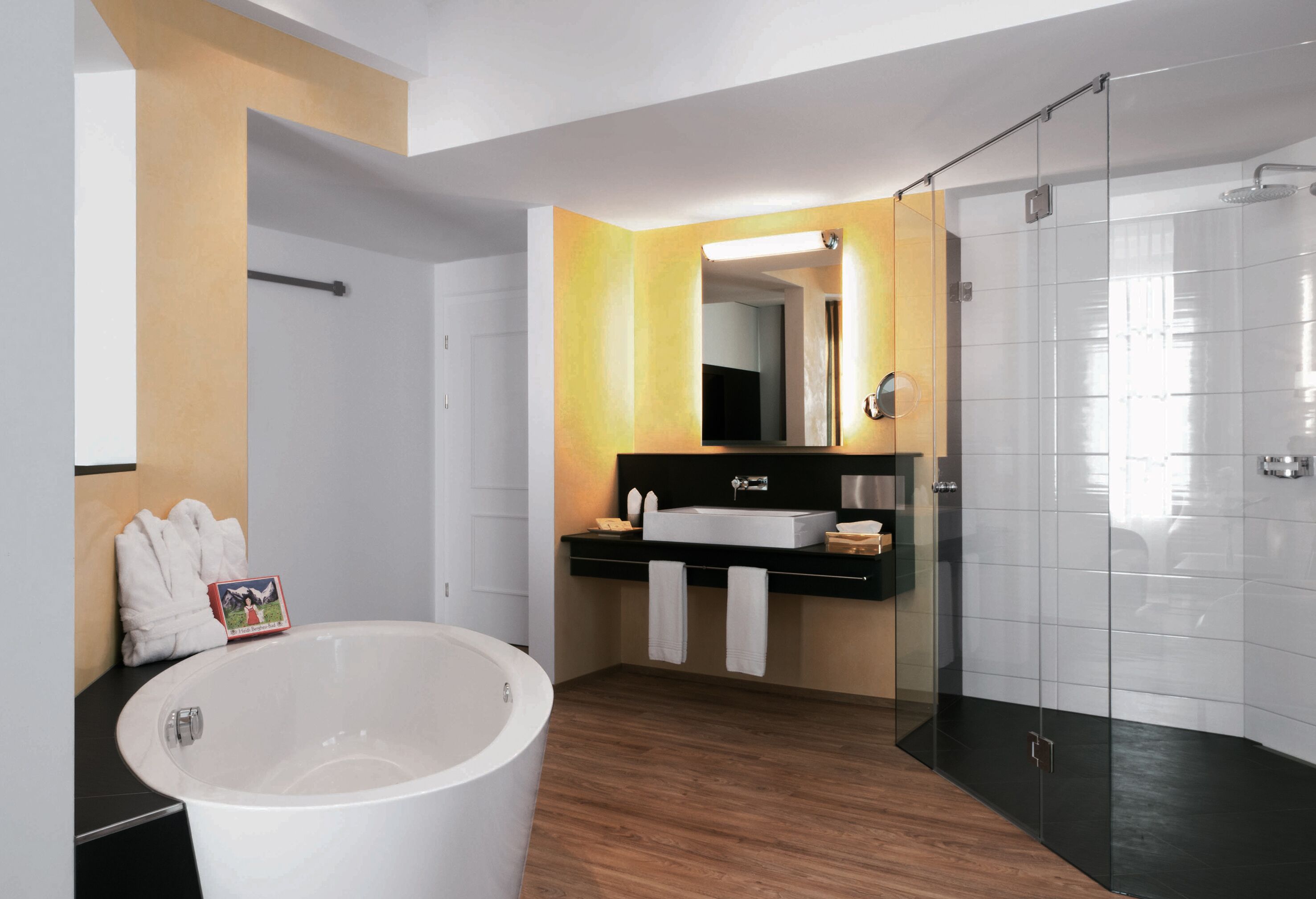 junior suite | bathroom | free toiletries, hair dryer, towels