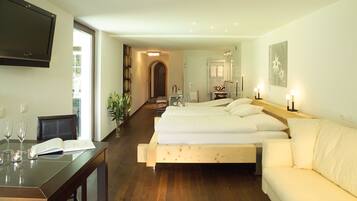 Hypo-allergenic bedding, minibar, in-room safe, desk