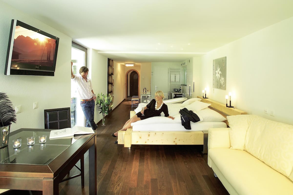 hypo-allergenic bedding, minibar, in-room safe, desk