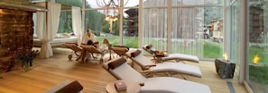 Sauna, bain à remous, soins corporels, soins d'hydrothérapie