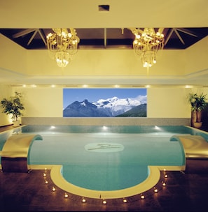Indoor pool, sun loungers