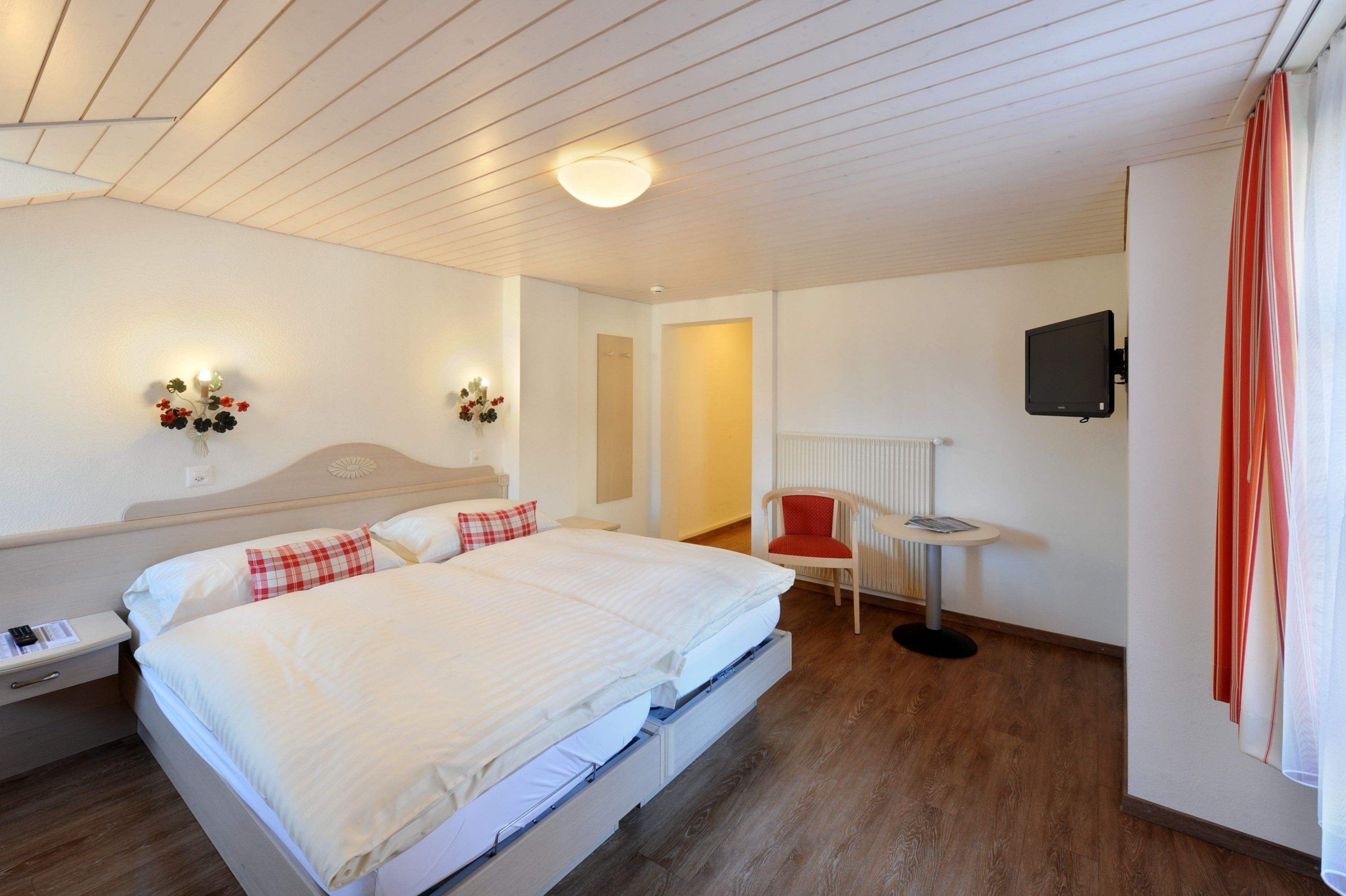 standard double room | minibar, in-room safe, desk, free wifi