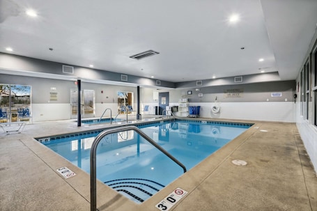 Indoor pool. Country Inn & Suites by Radisson, Chicago O'Hare South, IL