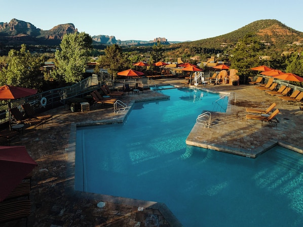 2 piscine all'aperto