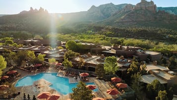 2 outdoor pools