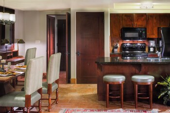 Coffee/tea maker, microwave, toaster, cookware/dishes/utensils at Hyatt Vacation Club at Pinon Pointe, Sedona
