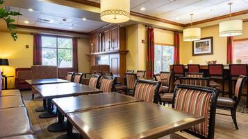 Sudah termasuk sarapan ala kontinental setiap hari