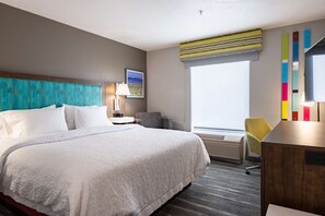 Cubrecamas, escritorio y cortinas blackout 