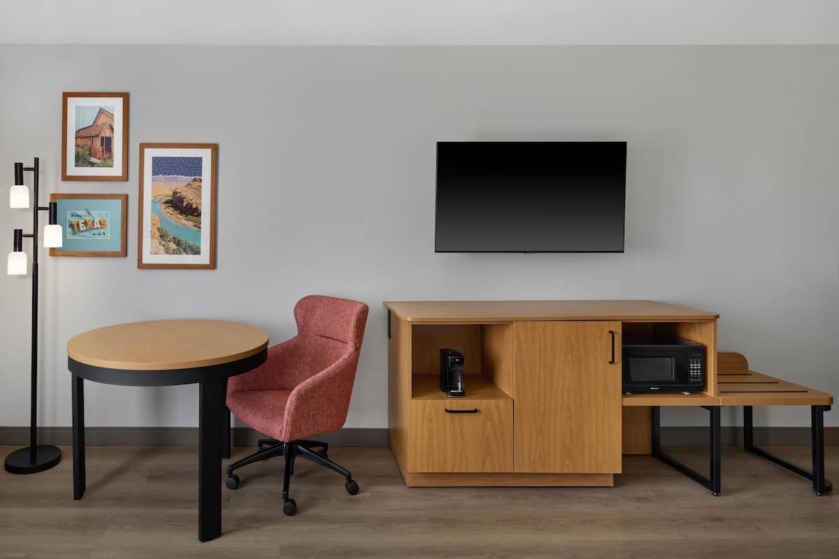 Room, 1 King Bed, Accessible, Non Smoking (Roll-in Shower) | In-room safe, desk, iron/ironing board, cribs (free)