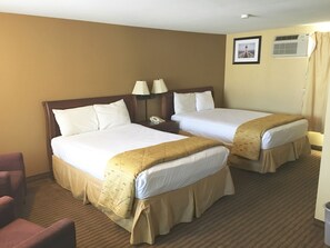 Quarto casal standard | Escrivaninha, cortinas blackout, Wi-Fi de cortesia, roupa de cama