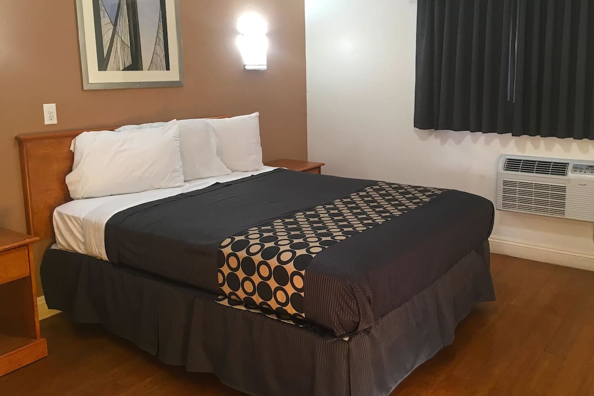 Desk, iron/ironing board, free WiFi, bed sheets