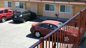 A multi-story parking garage with several cars parked. - Americas Best Value Inn Beaumont, CA (Beaumont)