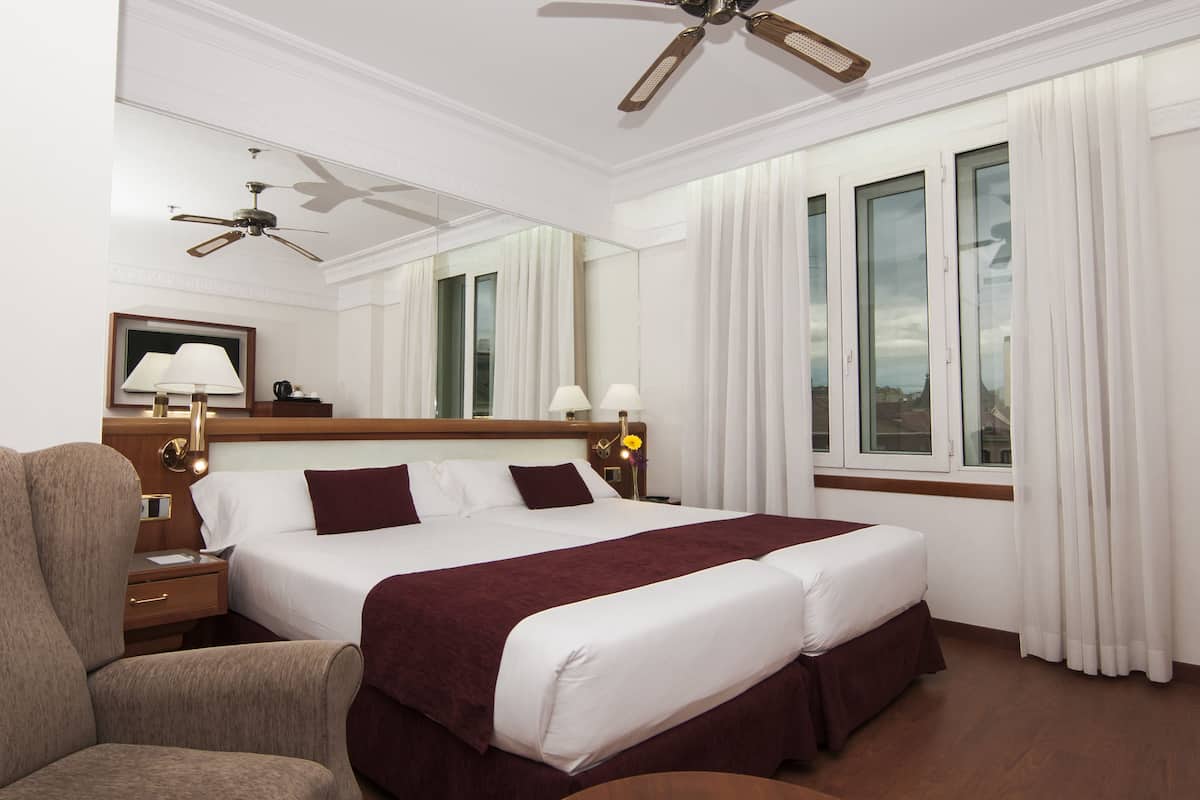 Double Room | Minibar, in-room safe, desk, soundproofing