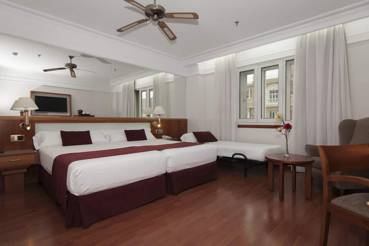 Triple Room | Minibar, in-room safe, desk, soundproofing