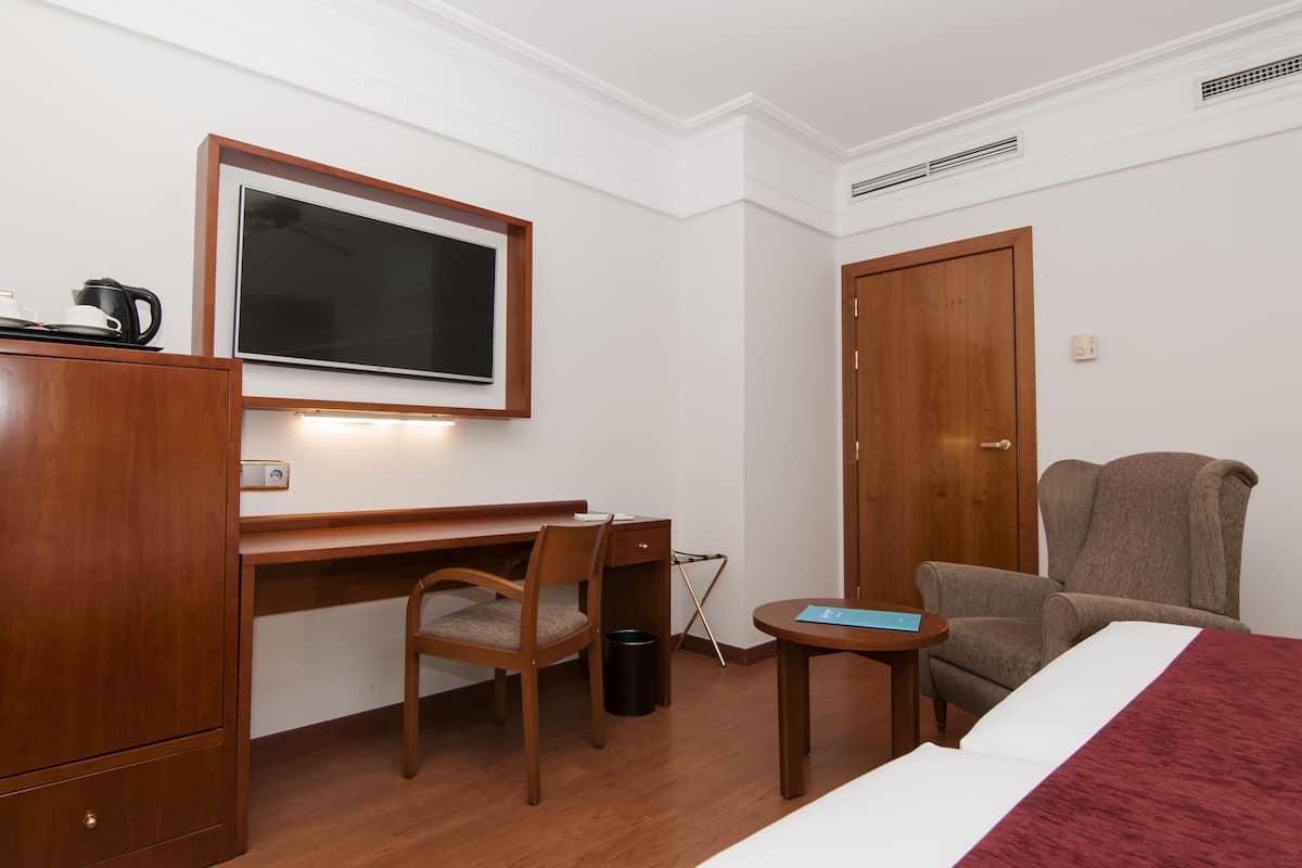 Minibar, in-room safe, desk, soundproofing