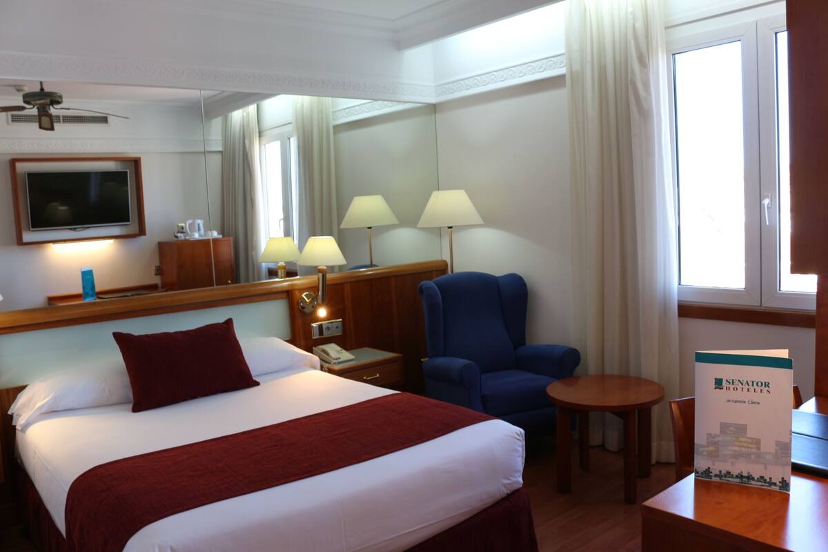 Kahden hengen huone yhdelle | Minibaari, tallelokero huoneessa, työpöytä, äänieristys