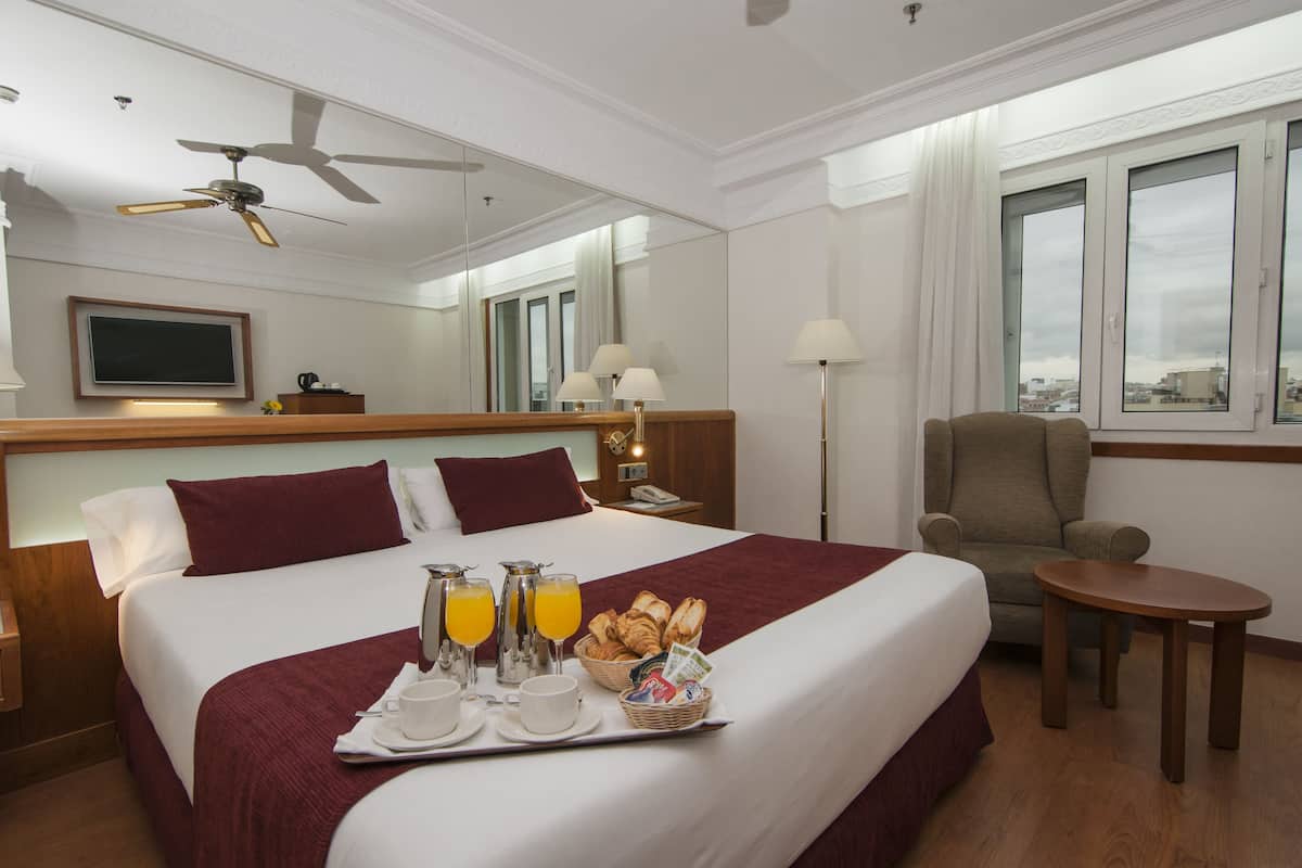 Double Room, 1 King Bed | Minibar, in-room safe, desk, soundproofing