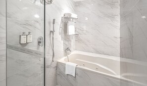 Shower, rainfall showerhead, designer toiletries, hair dryer - Fortuna Hanoi Hotel (Hanoi)