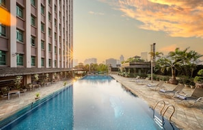 Outdoor pool, sun loungers