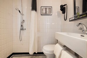 Bathroom - Smart Place Paris Gare du Nord by Hiphophostels (Paris)