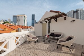 家庭開放式套房, 城市景觀, 高層 (Executive, Window) | 露台/庭院