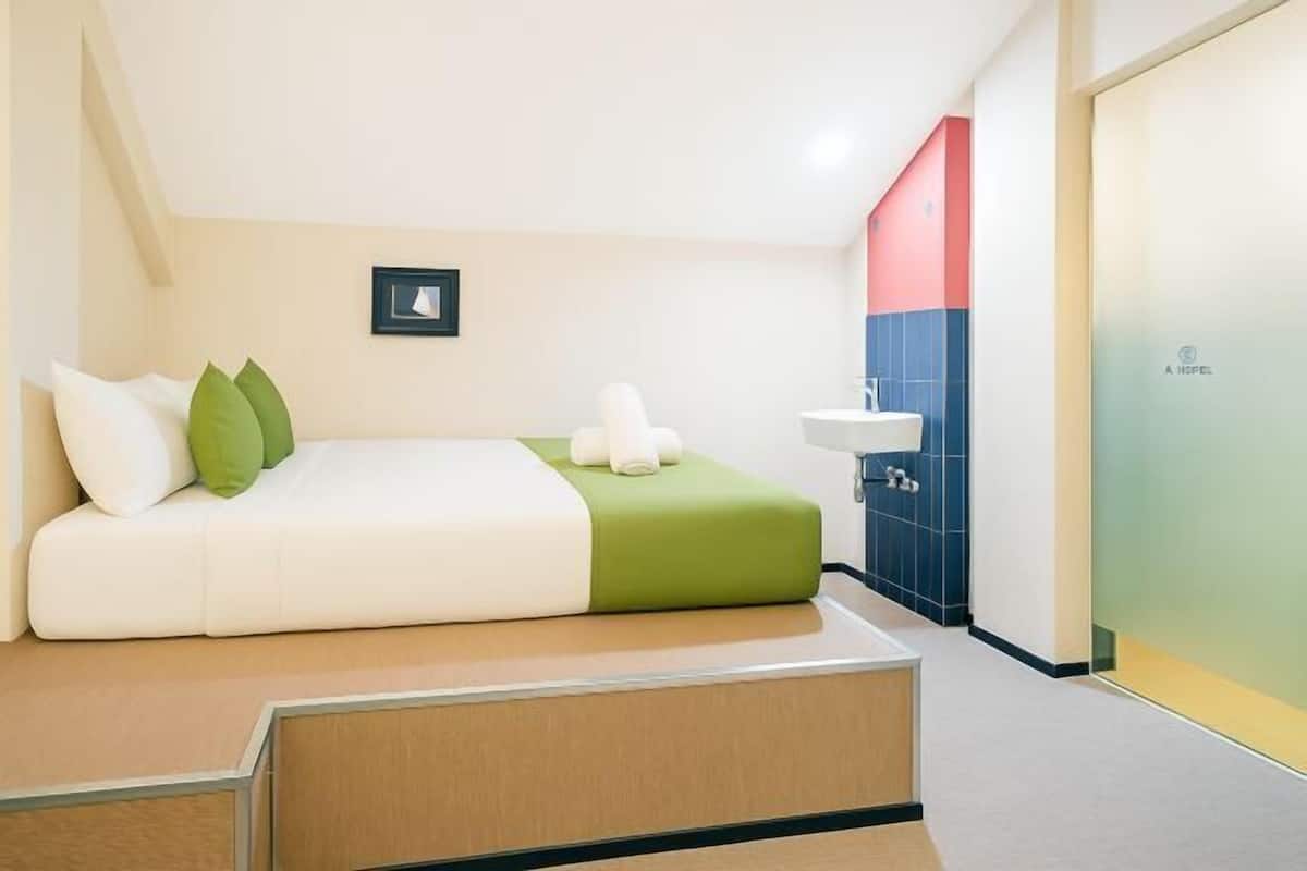 1 bedroom, free WiFi, bed sheets