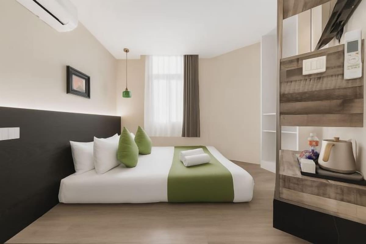 Minibar con artículos gratuitos, wifi gratis, ropa de cama