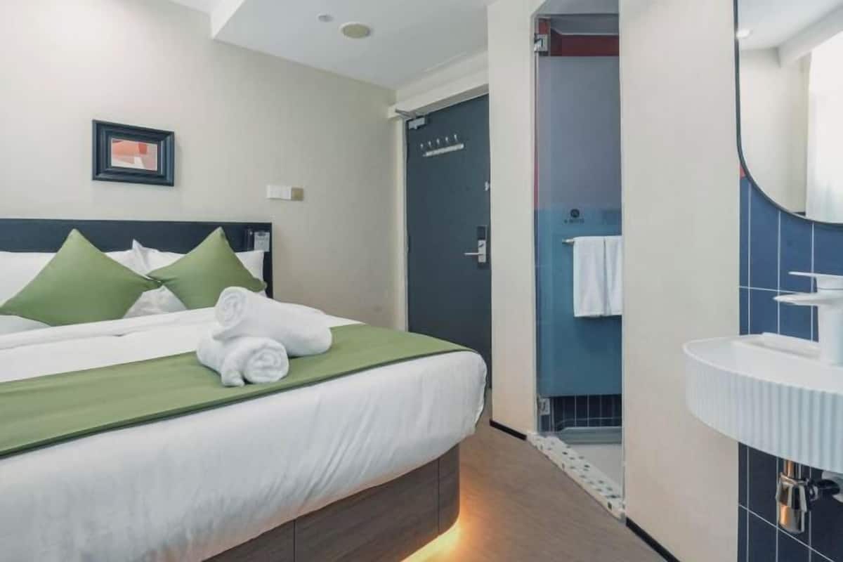 1 bedroom, free WiFi, bed sheets