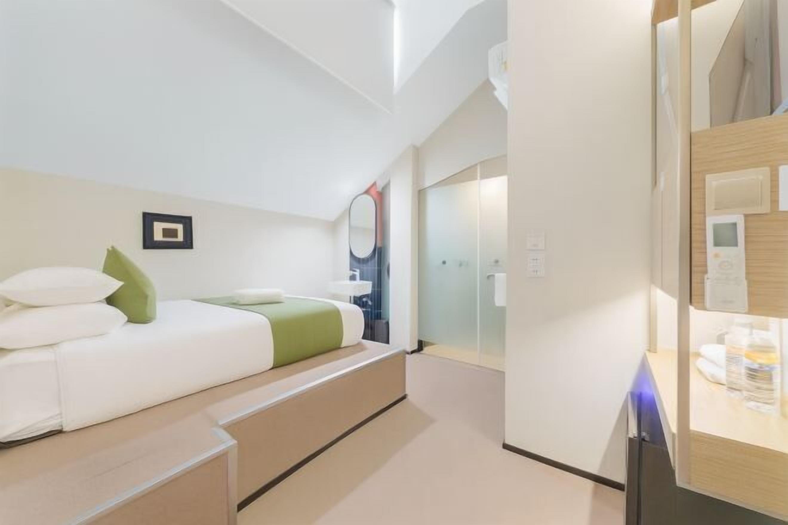 Minibar với thức uống miễn phí, truy cập Internet không dây miễn phí 