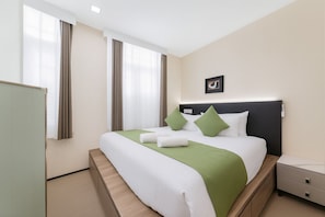 Free minibar, free WiFi, bed sheets - A Hotel Chinatown (Singapore)