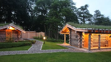 Parihoitohuone(ita), sauna, höyrysauna, vartalohoitoja
