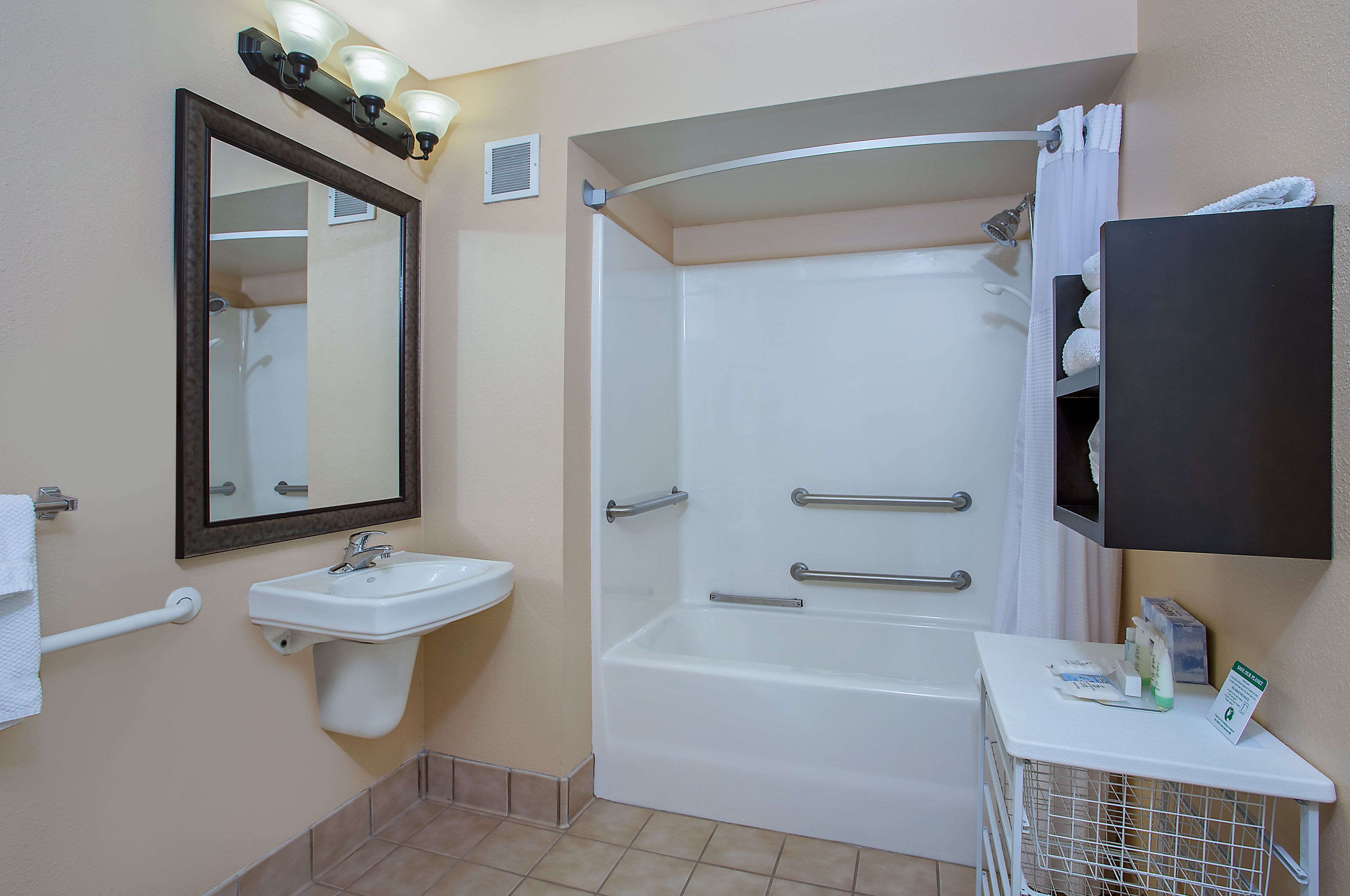 combined shower/bathtub, free toiletries, hair dryer, towels