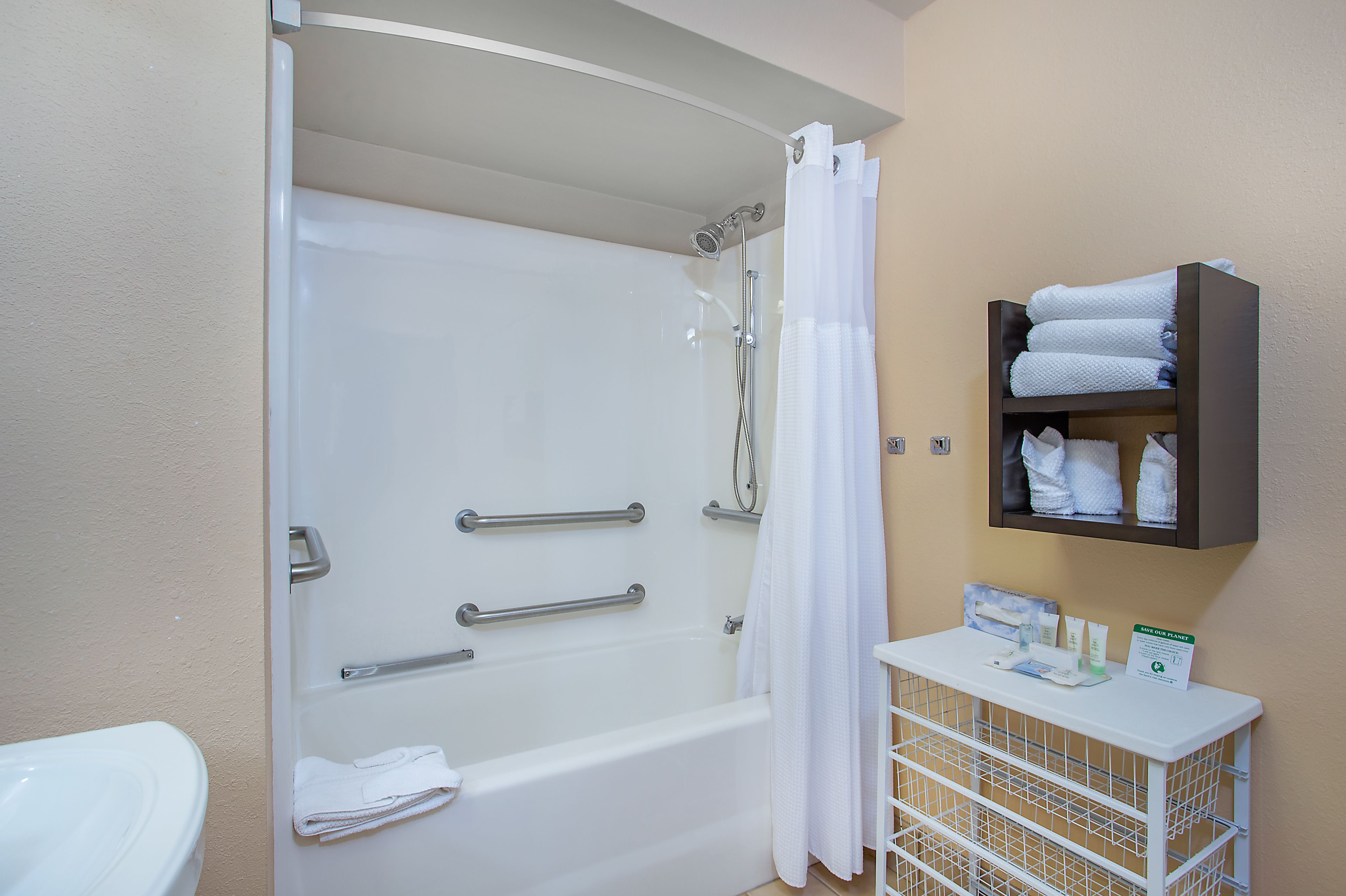 studio suite, 1 queen bed, accessible, kitchen (accessible tub) | bathroom | combined shower/bathtub, free toiletries, hair dryer, towels