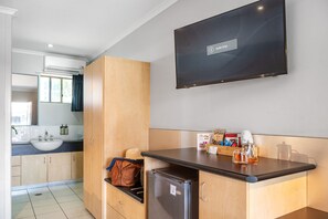 Mini-refrigerator