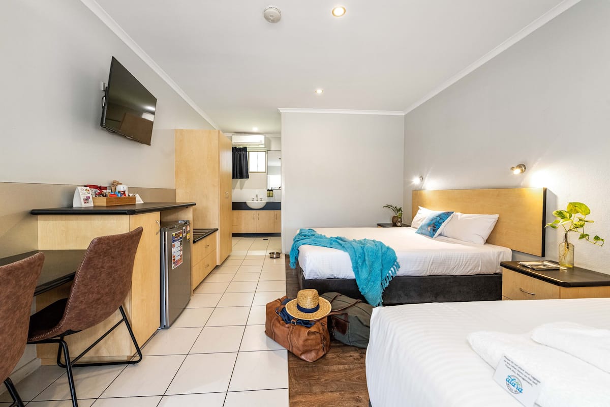 queen single room - pet friendly | 1 bedroom, iron/ironing board, free wifi, bed sheets