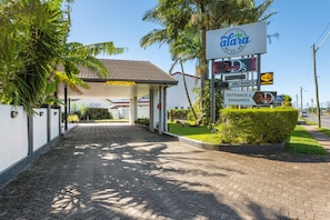 Fachada de la propiedad