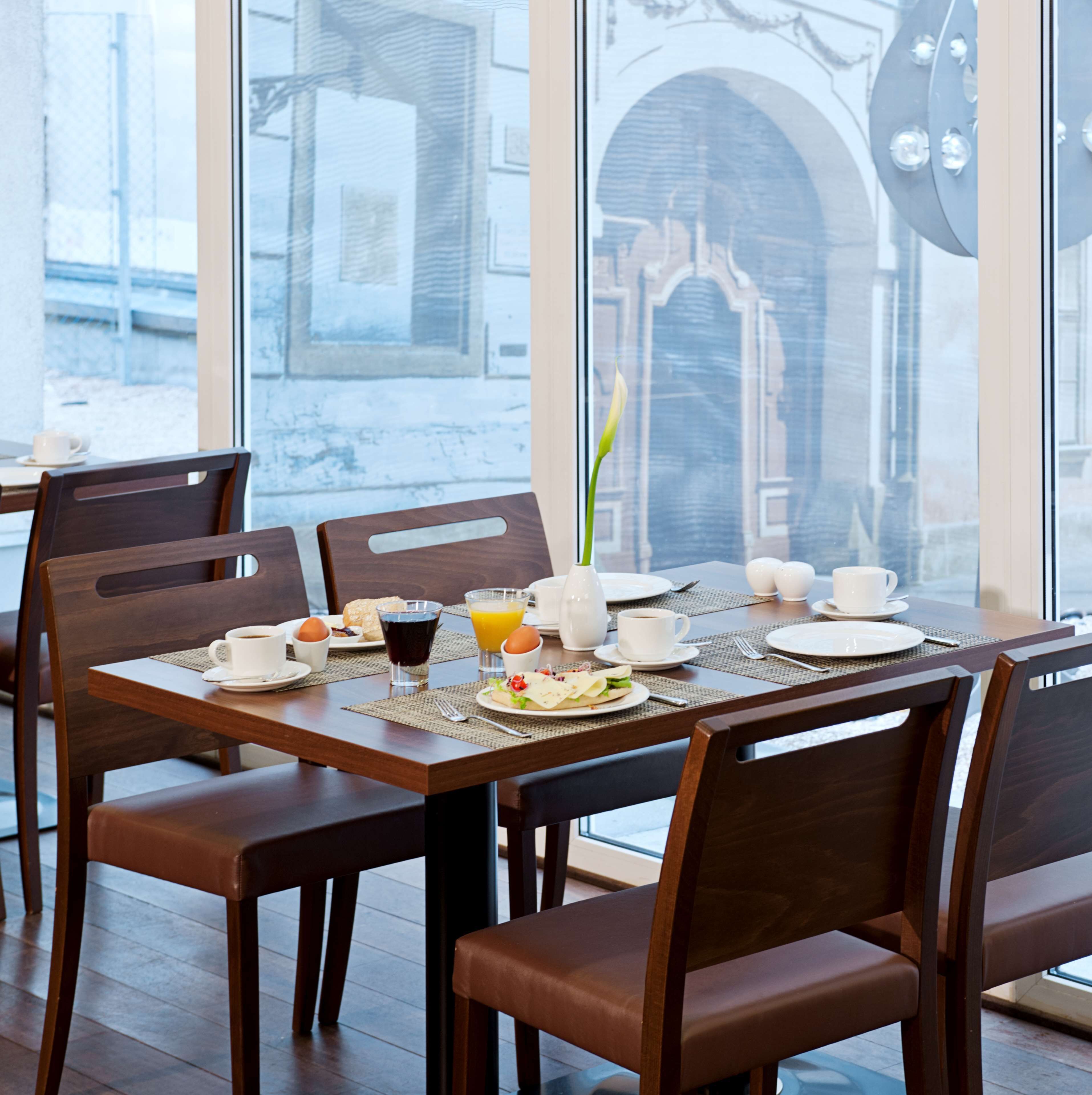 lunch and dinner served