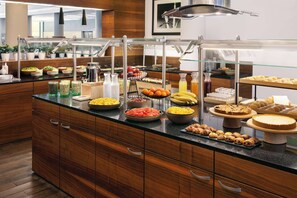 Desayuno buffet todos los días (con cargo)